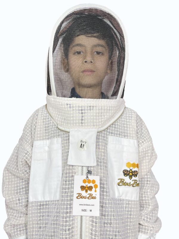 Three-layer ventilated kids' beekeeping suit with detachable hood veil, designed for safety and comfort in beekeeping activities.